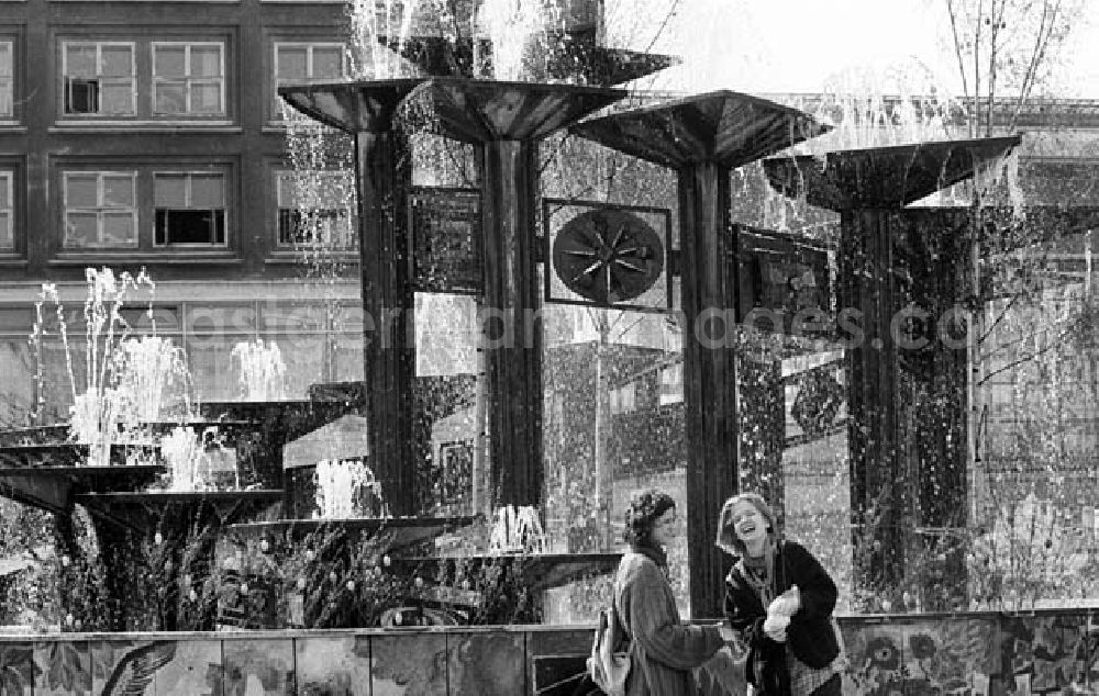 GDR photo archive: Berlin - Umschlagsnr.: 1993-89