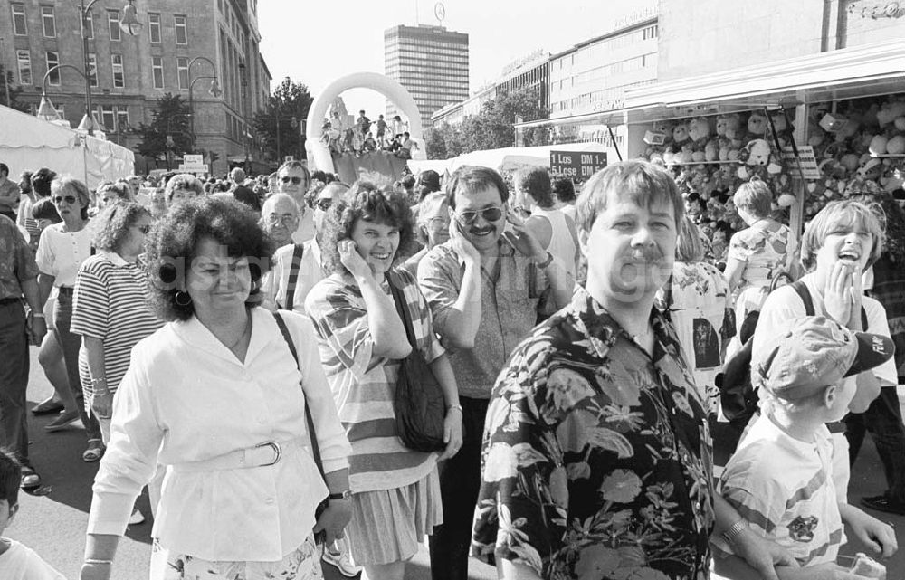 GDR photo archive: Berlin - Umschlagsnr.: 1993-2