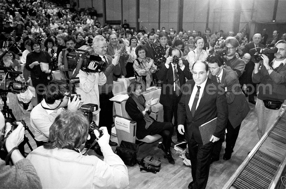 GDR image archive: Berlin - 3. Parteitag der PDS, Gregor Gysi 01.