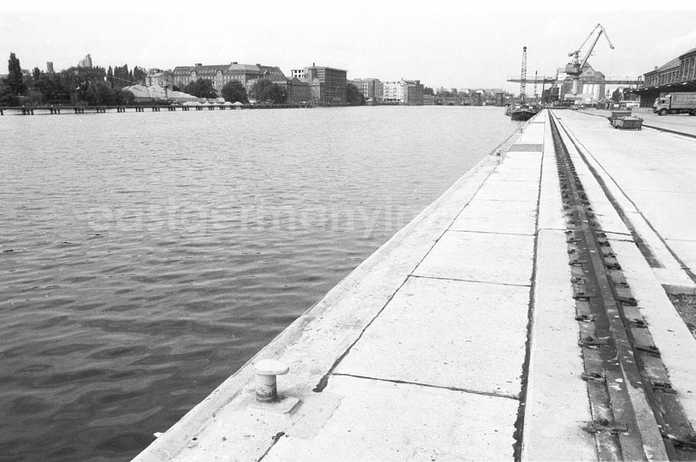 GDR photo archive: Berlin - Umschlagsnr.: 1993-217 (a)