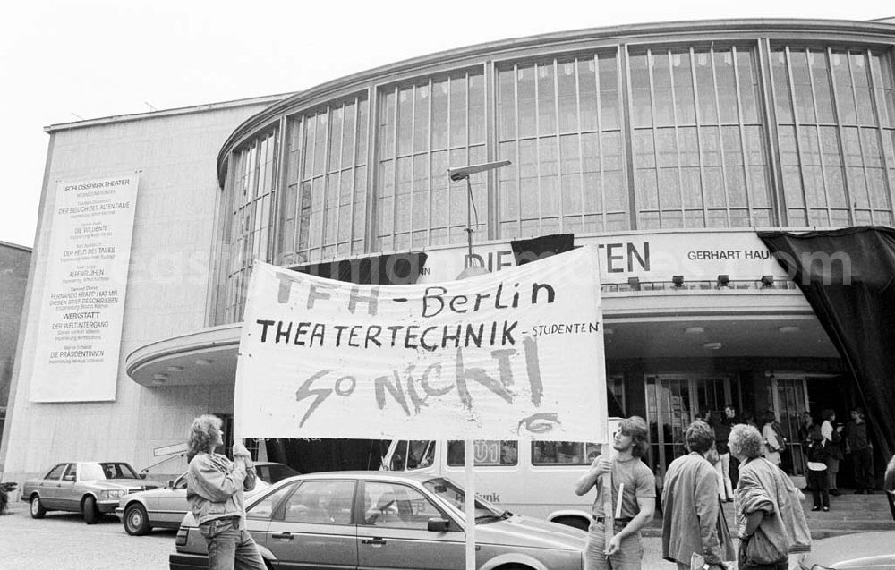 GDR photo archive: Berlin - Umschlagsnr.: 1993-174 (b)