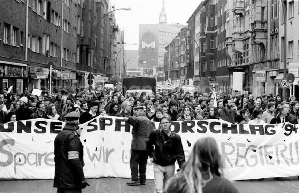 GDR image archive: Berlin - Umschlasgnr.: 1994-17