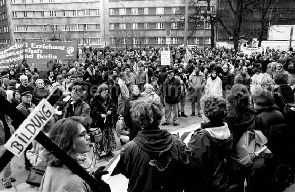 GDR photo archive: Berlin - Umschlasgnr.: 1994-17