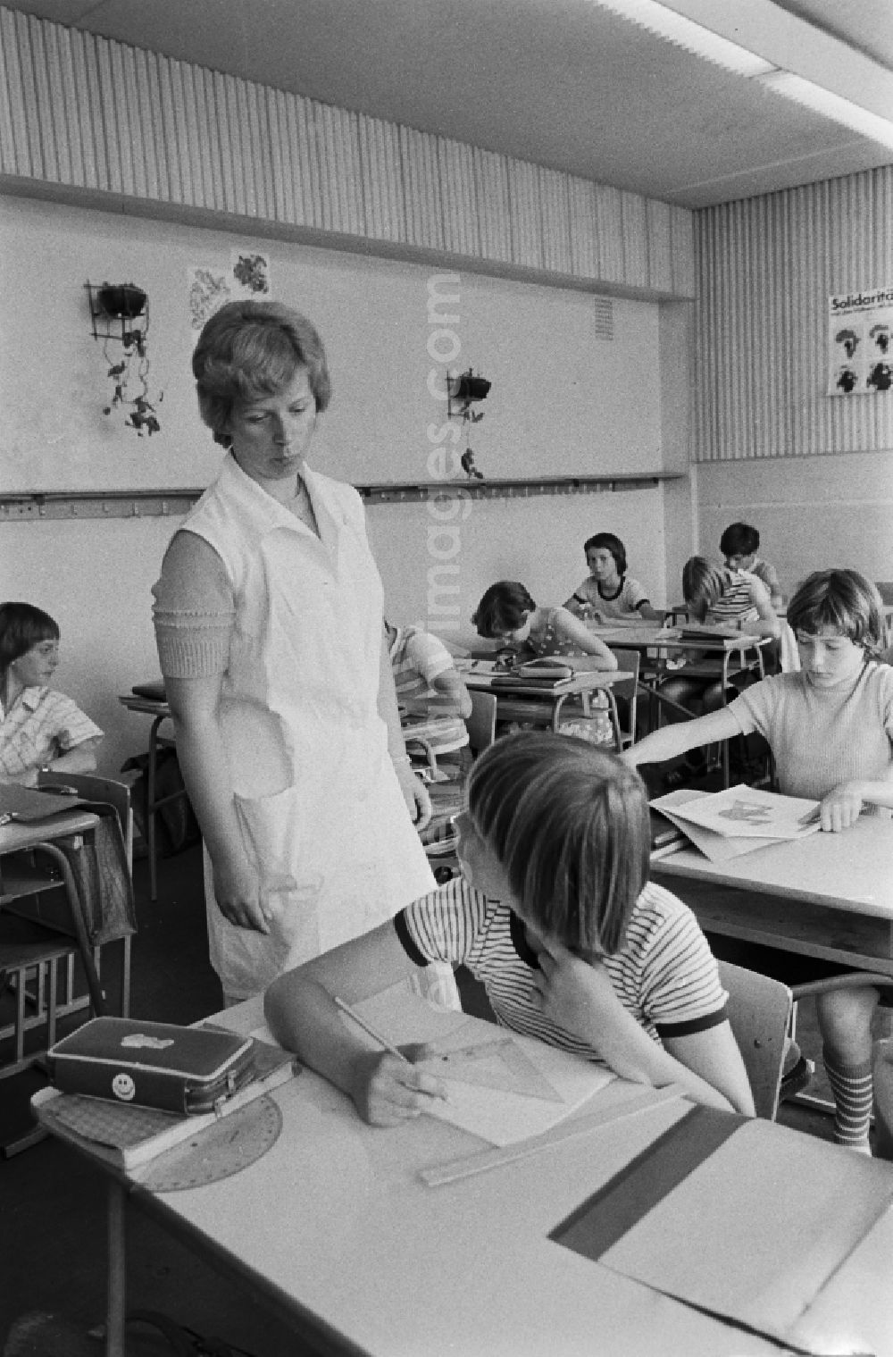 GDR photo archive: Berlin - Geometry - teaching students in a classroom of the 14th Polytechnic High School Lichtenberg in Berlin East Berlin in the territory of the former GDR, German Democratic Republic