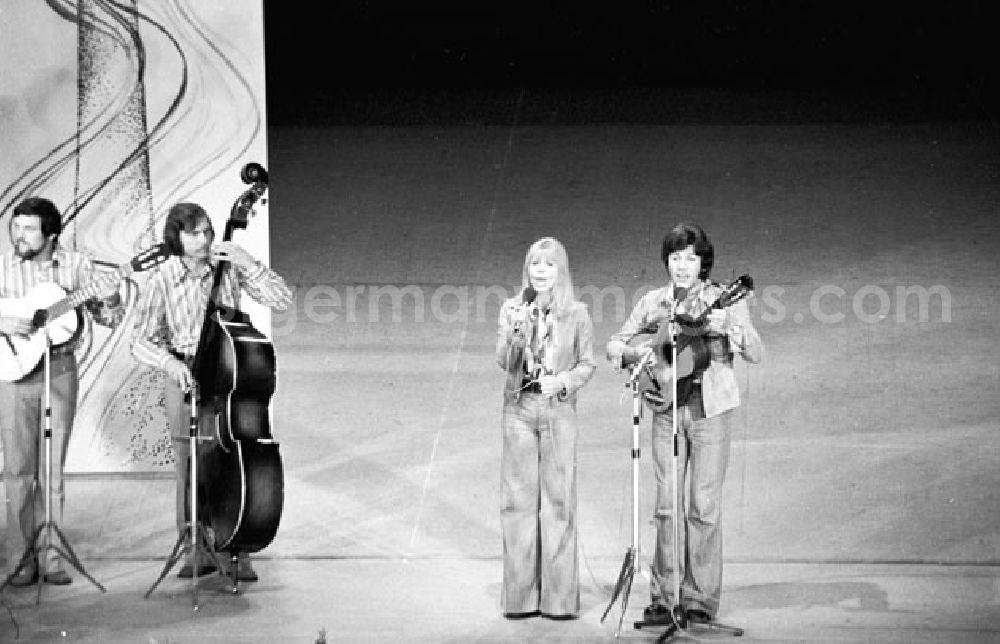 GDR photo archive: Berlin Mitte - 28.07.1973 Uraufführung Galaprogramm Staatsoper Veröffentlicht 30.