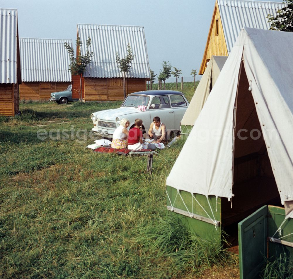 GDR photo archive: Varna - Holidaymakers at their tent at a campsite on the Black Sea in Varna, Bulgaria