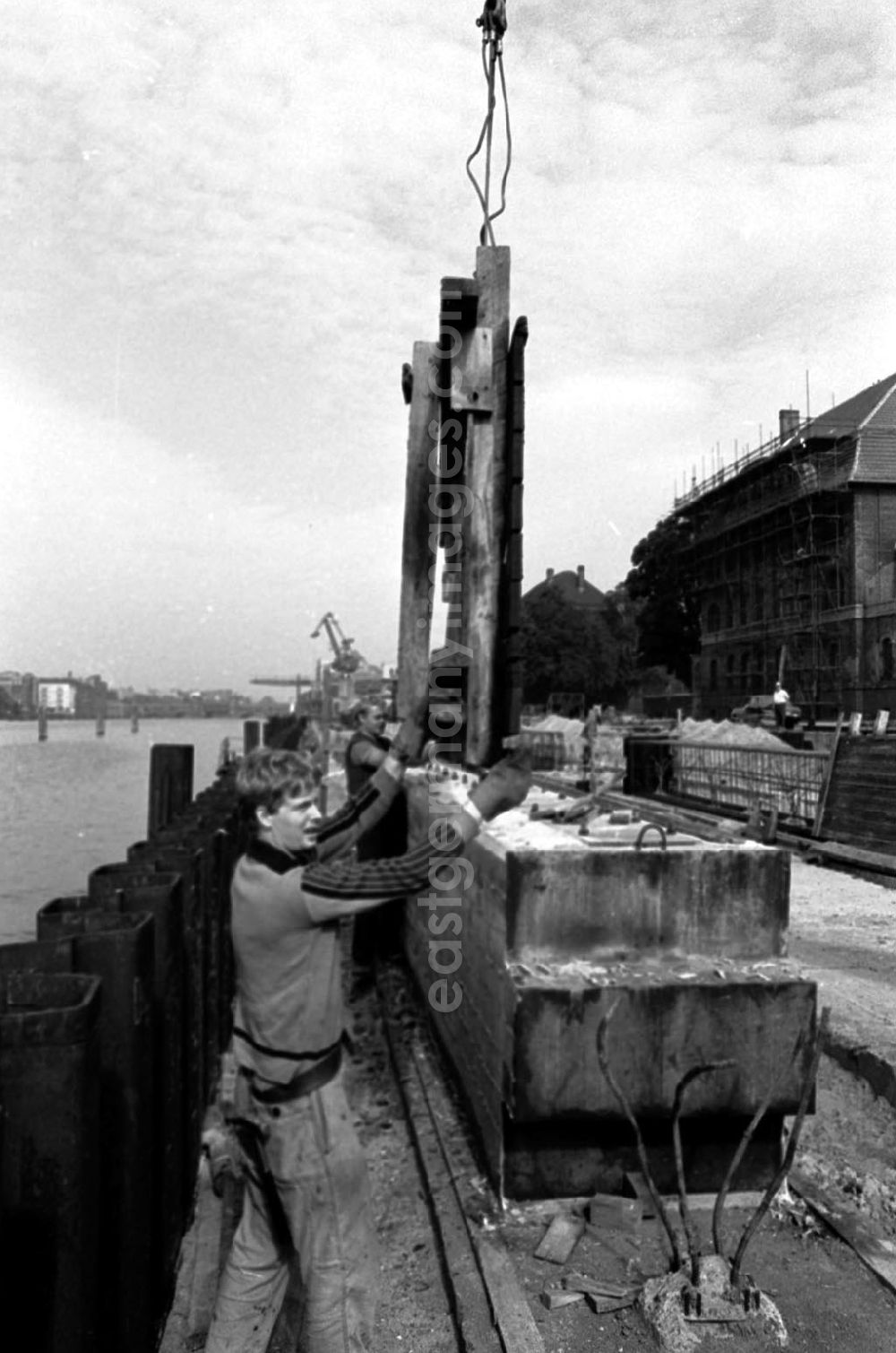 GDR photo archive: Berlin - VEB Binnenhafen Bln./Berliner Osthafen 07.