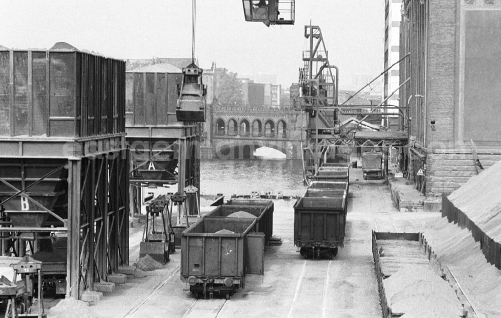 GDR image archive: Berlin - VEB Binnenhafen Bln./Berliner Osthafen 07.