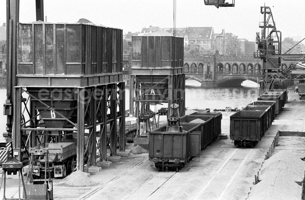 GDR photo archive: Berlin - VEB Binnenhafen Bln./Berliner Osthafen 07.