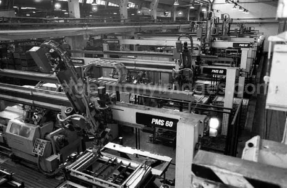 GDR image archive: Ludwigsfelde - 20.04.1987 VEB Jfa Automobilwerke in Ludwigsfelde, neue Achswellenanfertigung für den L6