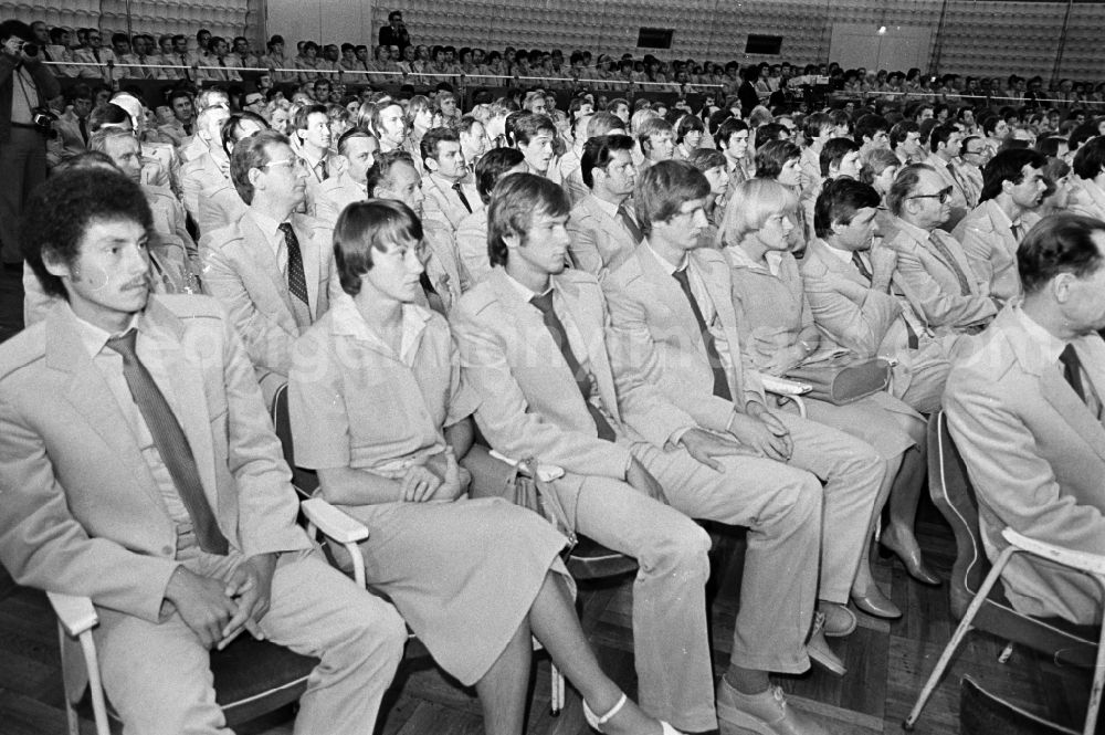 GDR image archive: Berlin - Farewell to the Olympians and competitive athletes of the official team for the Moscow Summer Olympics with Paul Verner in the Congress Hall in East Berlin on the territory of the former GDR, German Democratic Republic