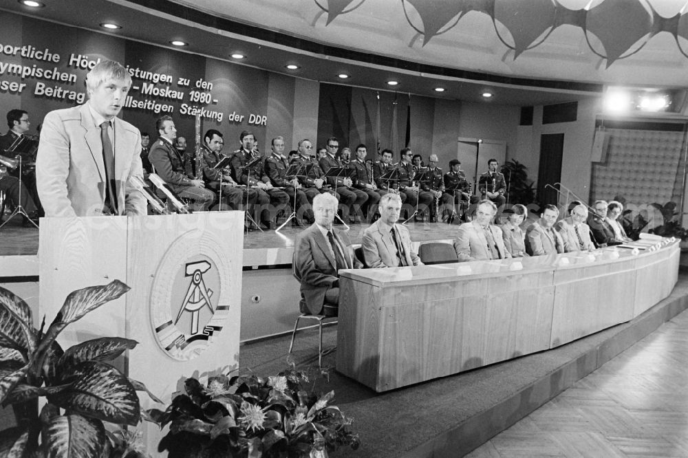 GDR picture archive: Berlin - Farewell to the Olympians and competitive athletes of the official team for the Moscow Summer Olympics with Paul Verner in the Congress Hall in East Berlin on the territory of the former GDR, German Democratic Republic