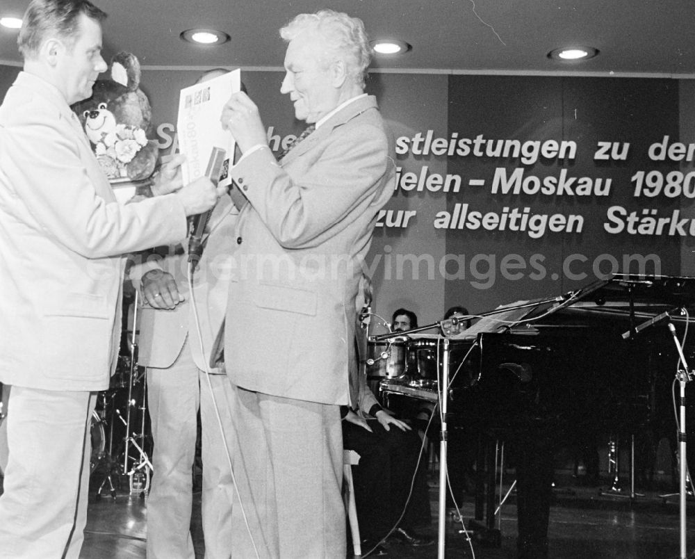 Berlin: Farewell to the Olympians and competitive athletes of the official team for the Moscow Summer Olympics with Paul Verner in the Congress Hall in East Berlin on the territory of the former GDR, German Democratic Republic