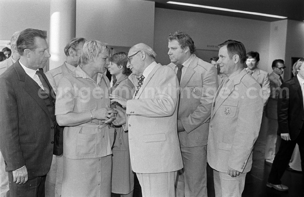 GDR photo archive: Berlin - Farewell to the Olympians and competitive athletes of the official team for the Moscow Summer Olympics with Paul Verner in the Congress Hall in East Berlin on the territory of the former GDR, German Democratic Republic