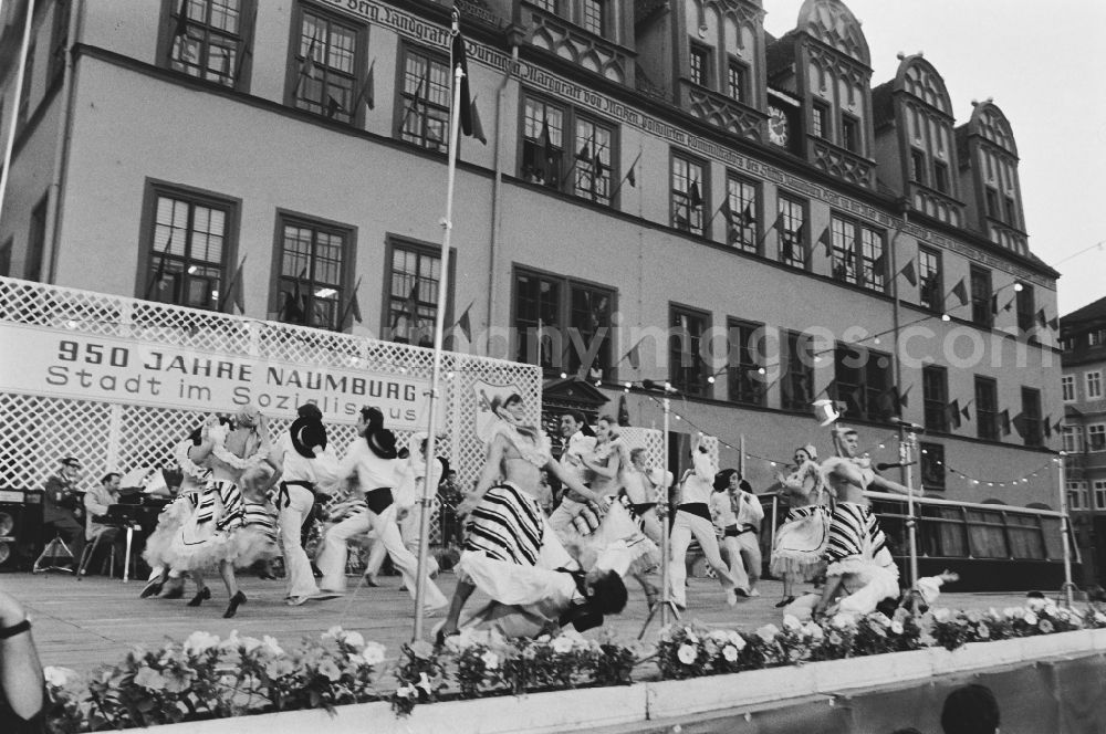 GDR picture archive: Naumburg (Saale) - Participants of the events marking the 95