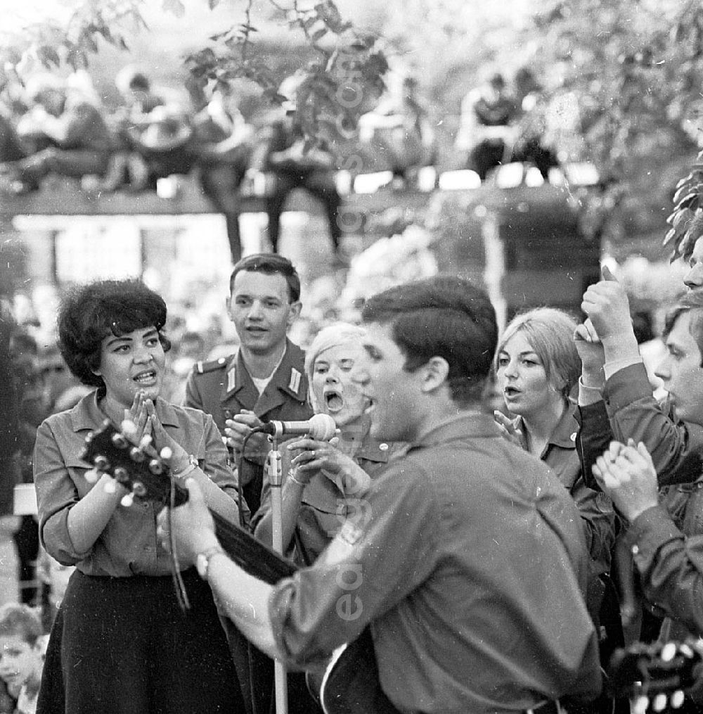 Chemnitz (Sachsen): 1967 VIII. Parlament der Freien Deutschen Jugend (FDJ) in Karl-Marx-Stadt, heute Chemnitz (Sachsen)