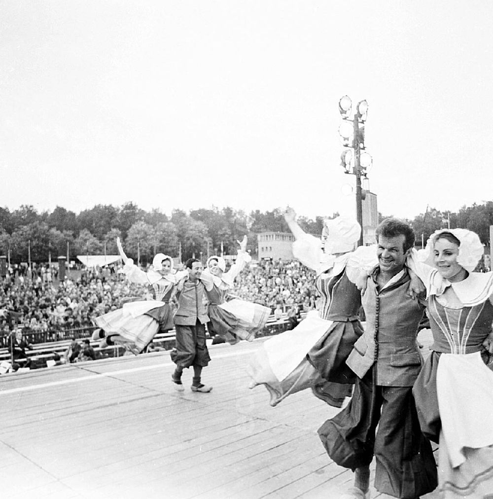 GDR picture archive: Chemnitz (Sachsen) - 1967 VIII. Parlament der Freien Deutschen Jugend (FDJ) in Karl-Marx-Stadt, heute Chemnitz (Sachsen)