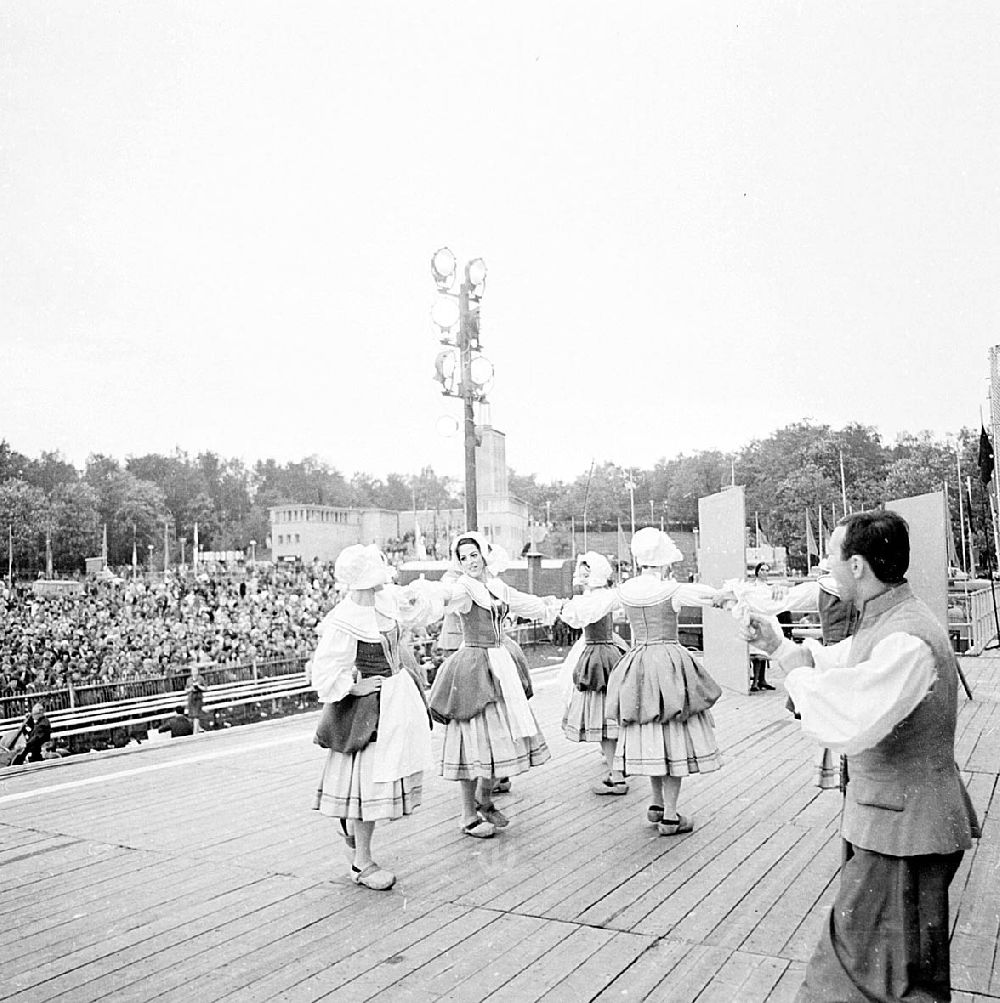 Chemnitz (Sachsen): 1967 VIII. Parlament der Freien Deutschen Jugend (FDJ) in Karl-Marx-Stadt, heute Chemnitz (Sachsen)