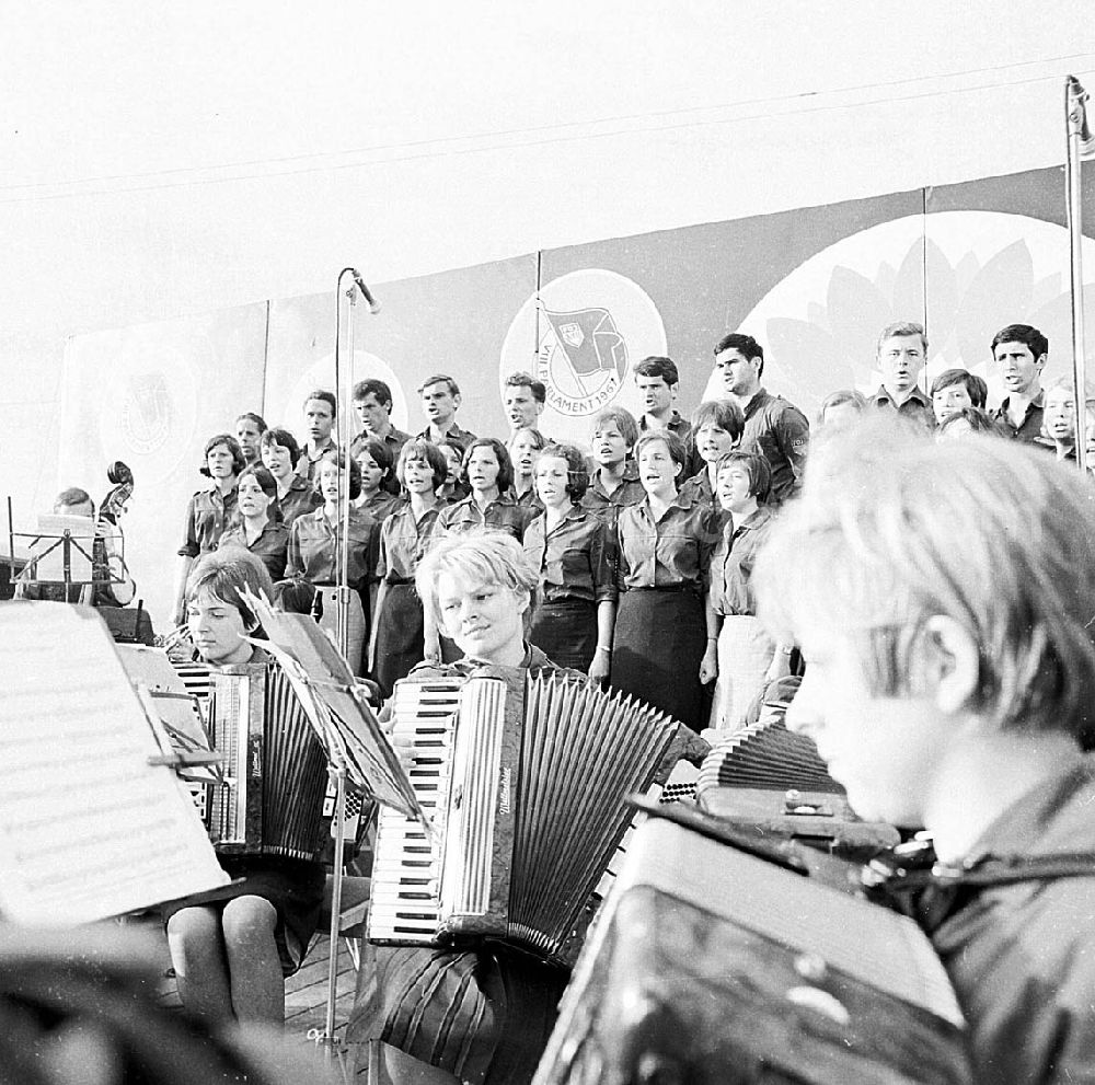 Chemnitz (Sachsen): 1967 VIII. Parlament der Freien Deutschen Jugend (FDJ) in Karl-Marx-Stadt, heute Chemnitz (Sachsen)