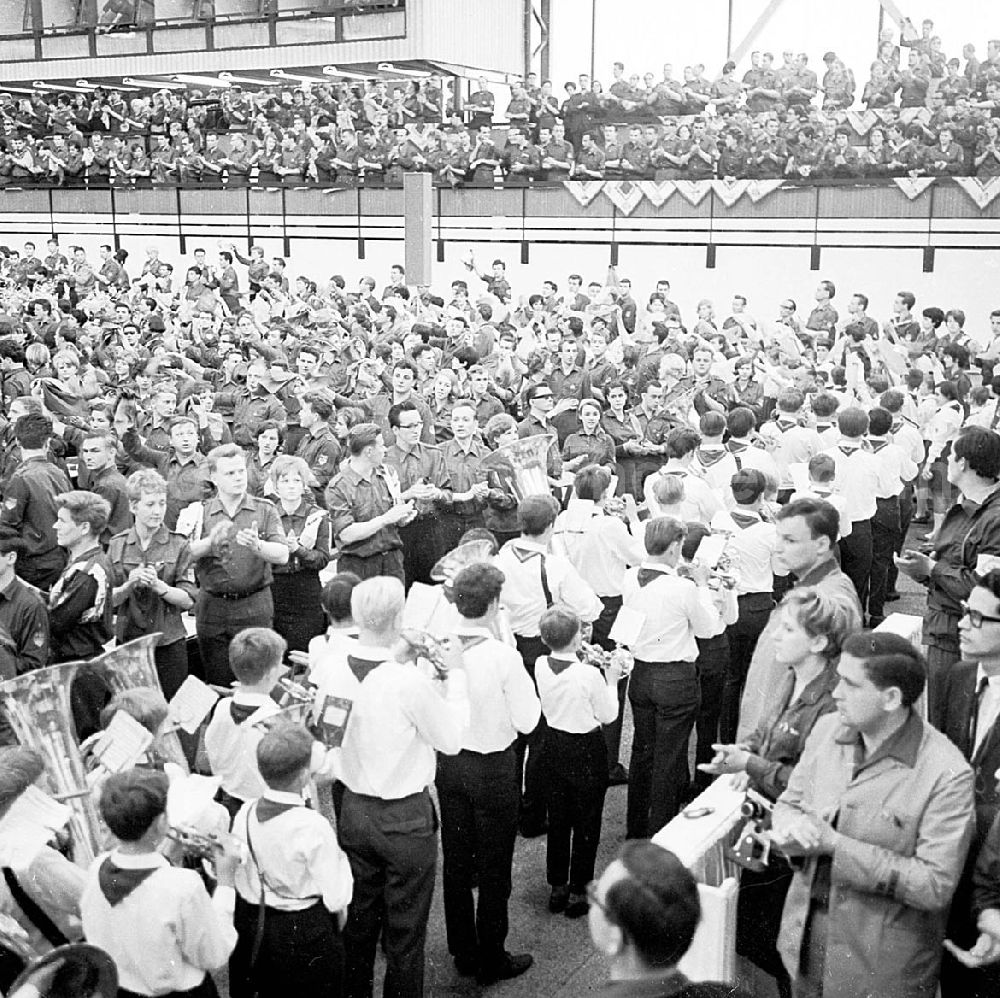 GDR image archive: Chemnitz (Sachsen) - 1967 VIII. Parlament der Freien Deutschen Jugend (FDJ) in Karl-Marx-Stadt, heute Chemnitz (Sachsen)