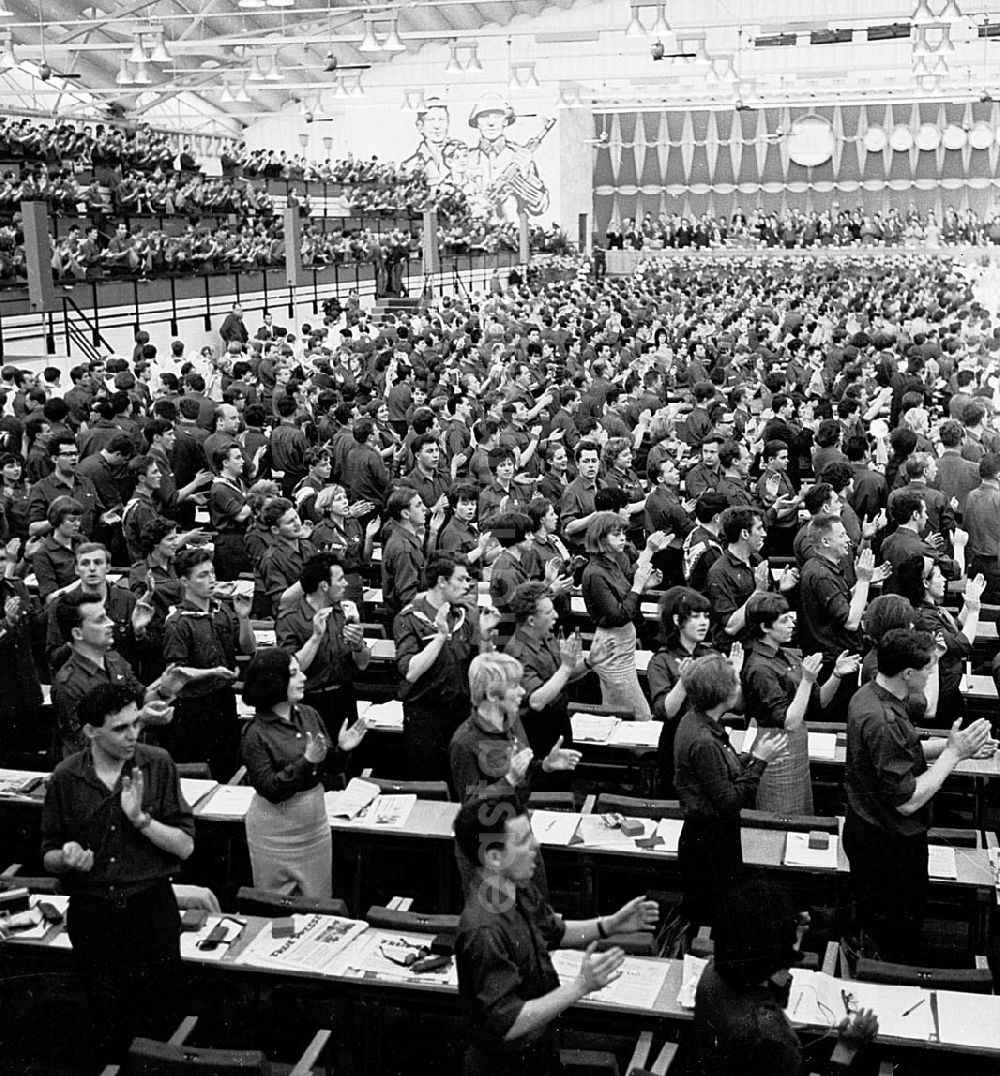 GDR picture archive: Chemnitz (Sachsen) - 1967 VIII. Parlament der Freien Deutschen Jugend (FDJ) in Karl-Marx-Stadt, heute Chemnitz (Sachsen)