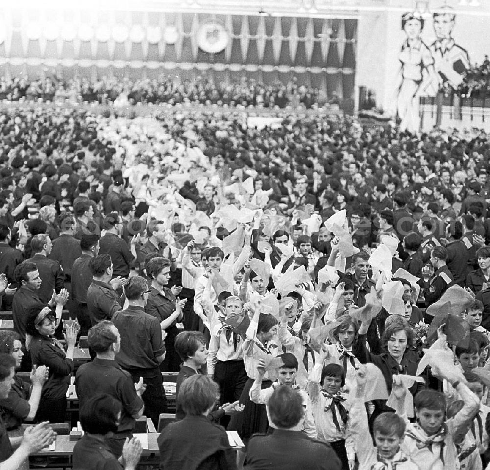 GDR picture archive: Chemnitz (Sachsen) - 1967 VIII. Parlament der Freien Deutschen Jugend (FDJ) in Karl-Marx-Stadt, heute Chemnitz (Sachsen)