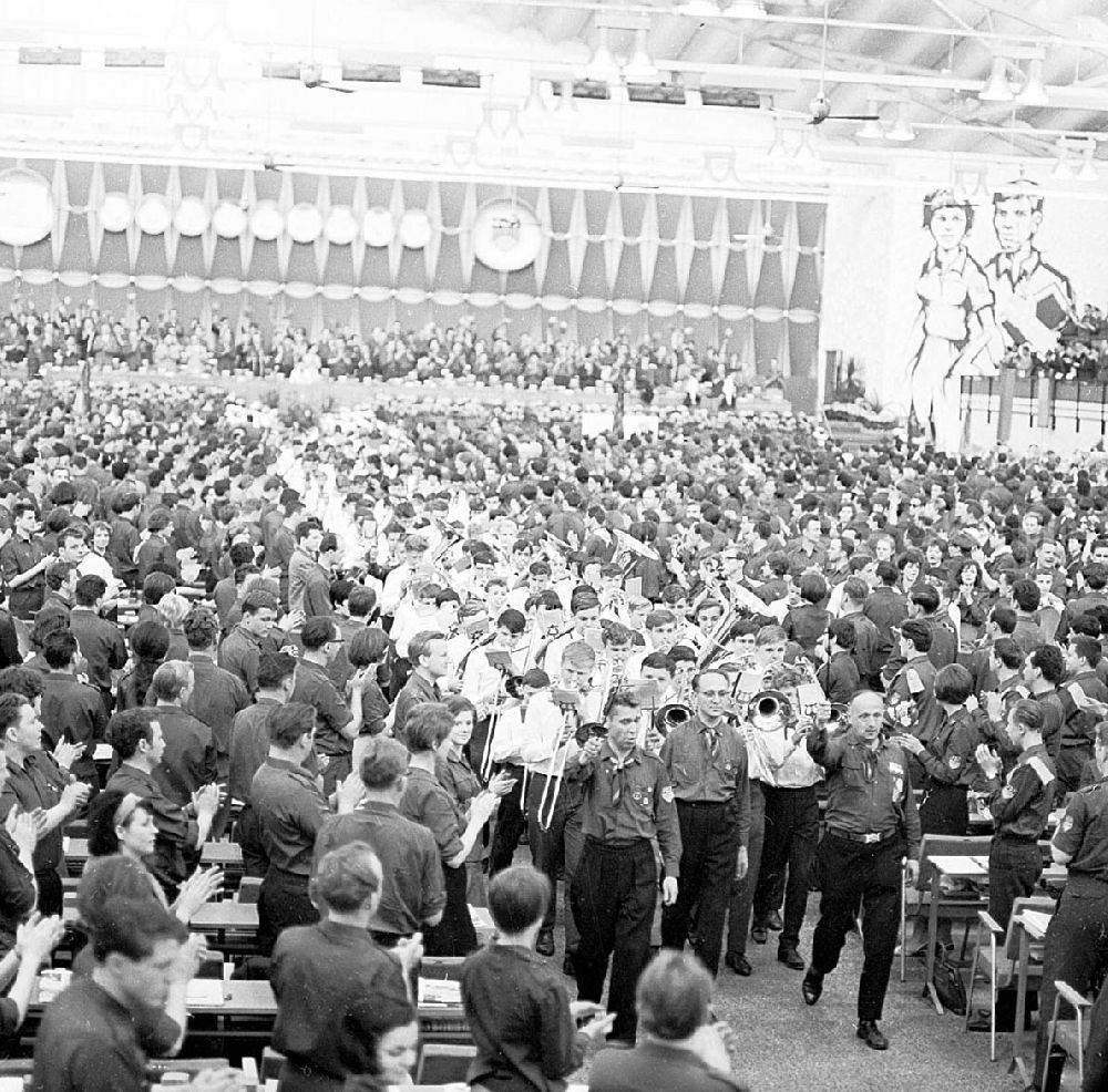 GDR photo archive: Chemnitz (Sachsen) - 1967 VIII. Parlament der Freien Deutschen Jugend (FDJ) in Karl-Marx-Stadt, heute Chemnitz (Sachsen)