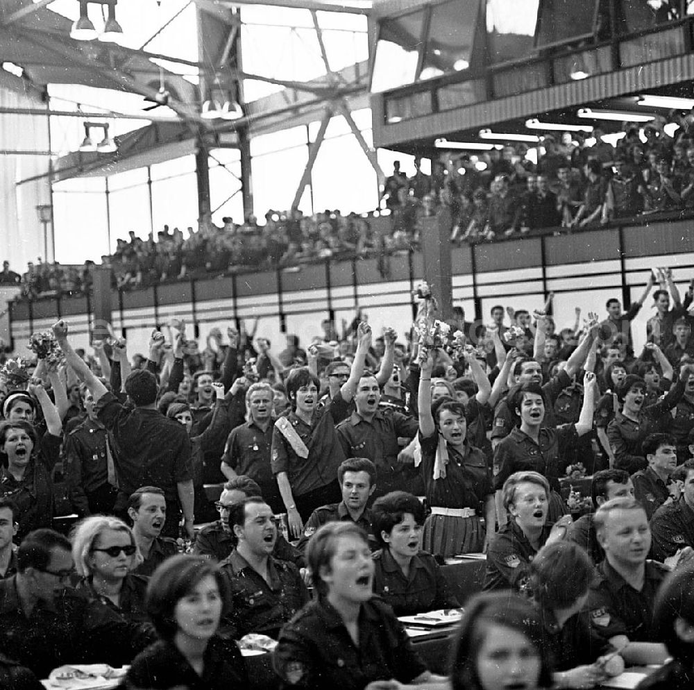 GDR image archive: Chemnitz (Sachsen) - 1967 VIII. Parlament der Freien Deutschen Jugend (FDJ) in Karl-Marx-Stadt, heute Chemnitz (Sachsen)