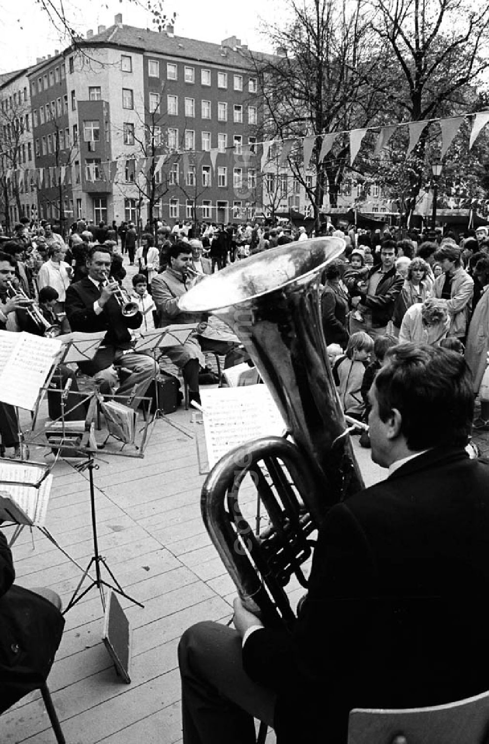 GDR image archive: Berlin - 07.10.1986 Volksfest Arkonaplatz und Thälmann Park Umschlagnr.: 111