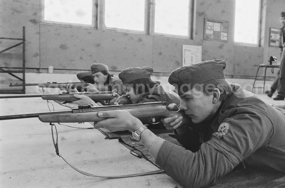 GDR image archive: Hoppegarten - Practical training with a pre-military character in preparation for military service in der Uniform der GST Gesellschaft fuer Sport und Technik in Hoppegarten, Brandenburg on the territory of the former GDR, German Democratic Republic