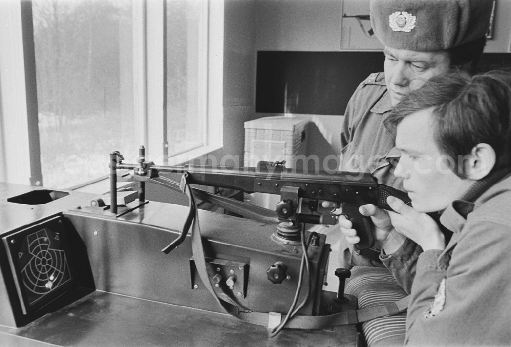 GDR photo archive: Hoppegarten - Practical training with a pre-military character in preparation for military service in der Uniform der GST Gesellschaft fuer Sport und Technik in Hoppegarten, Brandenburg on the territory of the former GDR, German Democratic Republic