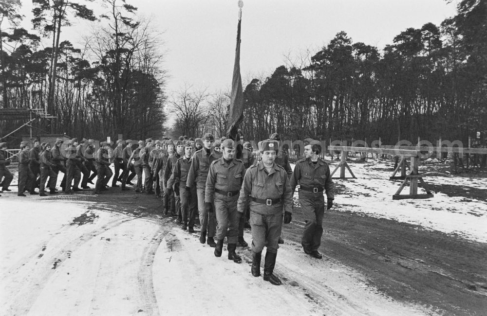 GDR picture archive: Hoppegarten - Practical training with a pre-military character in preparation for military service in der Uniform der GST Gesellschaft fuer Sport und Technik in Hoppegarten, Brandenburg on the territory of the former GDR, German Democratic Republic