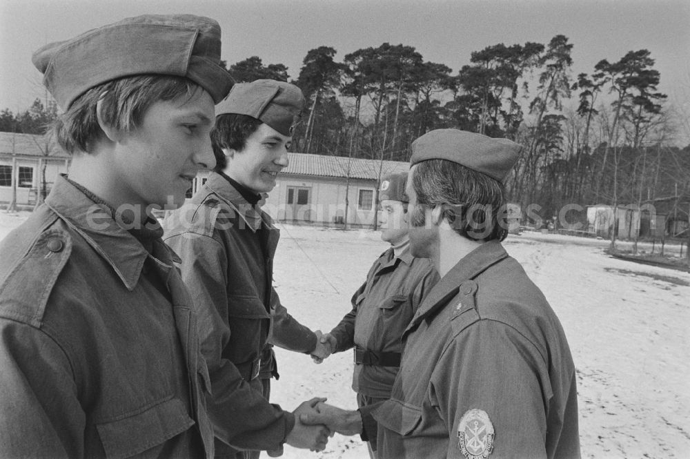 GDR image archive: Hoppegarten - Practical training with a pre-military character in preparation for military service in der Uniform der GST Gesellschaft fuer Sport und Technik in Hoppegarten, Brandenburg on the territory of the former GDR, German Democratic Republic