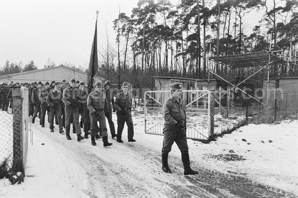 GDR picture archive: Hoppegarten - Practical training with a pre-military character in preparation for military service in der Uniform der GST Gesellschaft fuer Sport und Technik in Hoppegarten, Brandenburg on the territory of the former GDR, German Democratic Republic