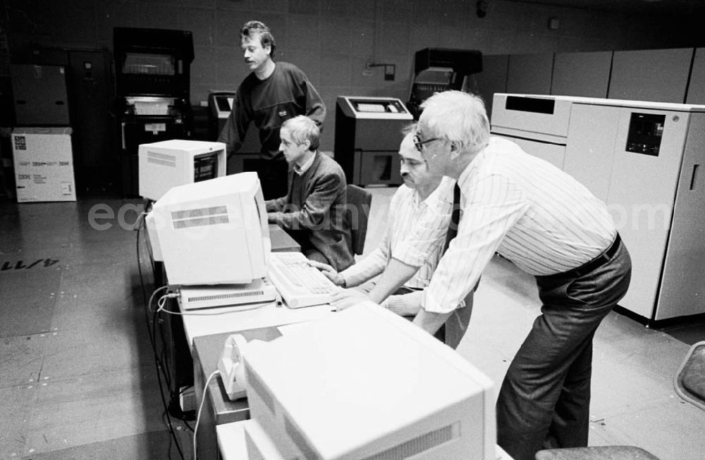 GDR photo archive: Berlin - Wahlvorbereitung im Rechenzentrum