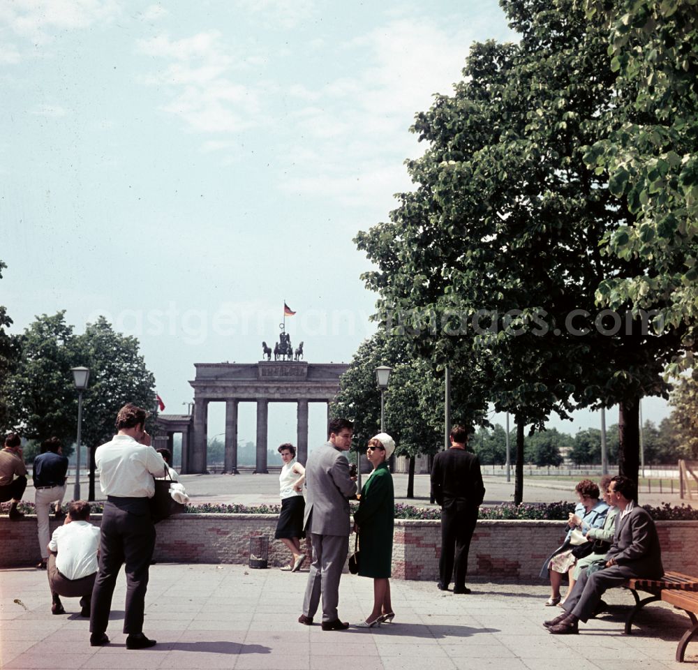 GDR picture archive: Berlin - Tourist Attraction and Landmark Brandenburger Tor on place Pariser Platz in the district Mitte in Berlin Eastberlin on the territory of the former GDR, German Democratic Republic