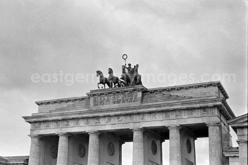 GDR image archive: Berlin - Tourist attraction and landmark Brandenburg Gate with still unobstructed and direct passage and drive-through possibility at Pariser Platz in the Mitte district of Berlin East Berlin on the territory of the former GDR, German Democratic Republic