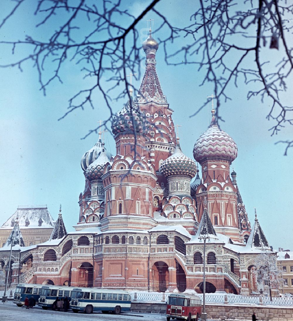 GDR image archive: Moskva - Moskau - Red Square in winter with buses in front of St. Basil's Cathedral in Moskva - Moscow in Russia