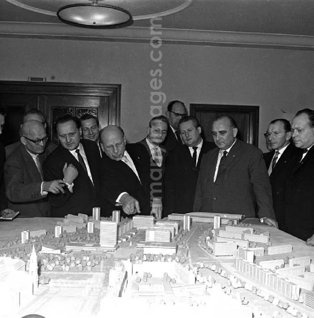 GDR photo archive: Dresden - Dezember.1963 Walter Ulbricht besucht das Stadtzentrum von Dresden.