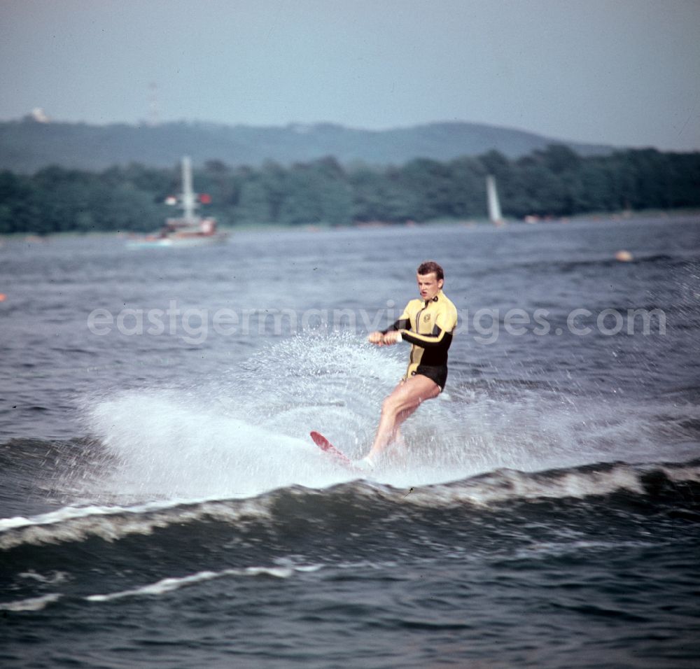 GDR picture archive: Berlin - Waterskiing in the Gruenau district of Berlin East Berlin in the territory of the former GDR, German Democratic Republic