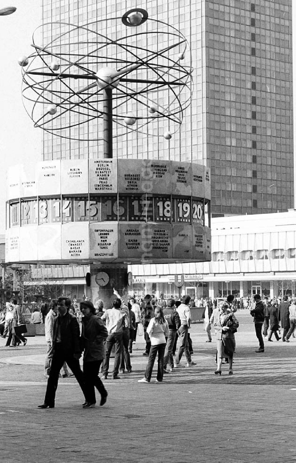 GDR photo archive: Alexanderplatz/ Berlin-Mitte - 06.