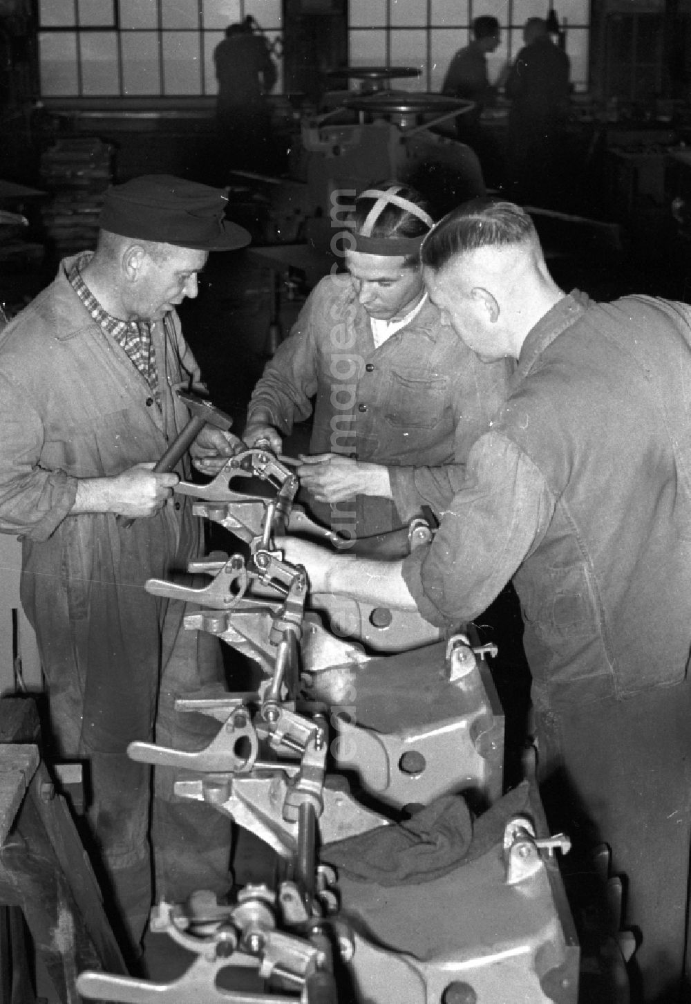 GDR photo archive: Leipzig - Worker in the Polygraph paper processing machine factory Optima VEB in Leipzig, Saxony in the territory of the former GDR, German Democratic Republic