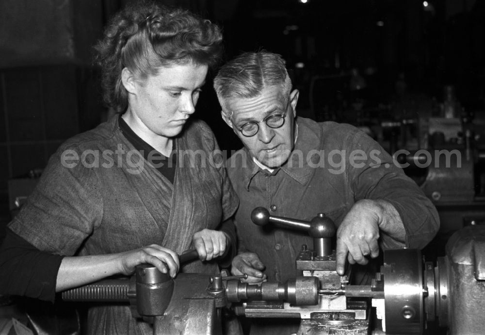 GDR photo archive: Leipzig - Worker in the Polygraph paper processing machine factory Optima VEB in Leipzig, Saxony in the territory of the former GDR, German Democratic Republic