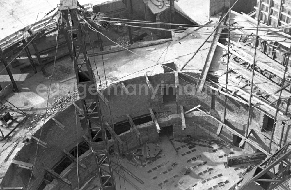 GDR photo archive: Berlin - Reconstruction of the Volksbuehne at Rosa-Luxemburg-Platz in East Berlin on the territory of the former GDR, German Democratic Republic