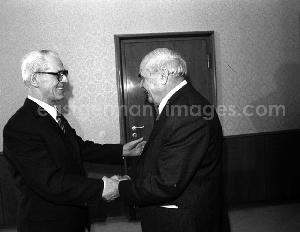 GDR picture archive: Berlin - Willi Stoph empfängt Nikolai Baibakow (UdSSR) (144)