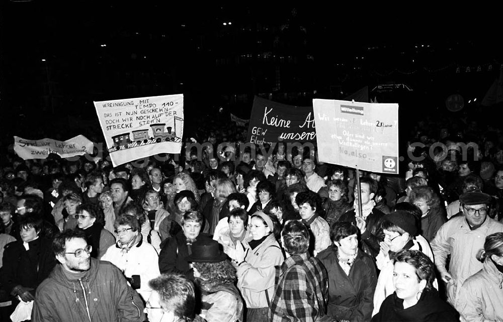 GDR photo archive: - Demo Gewerkschaft Wissenschaft und Erziehung 6..12.199
