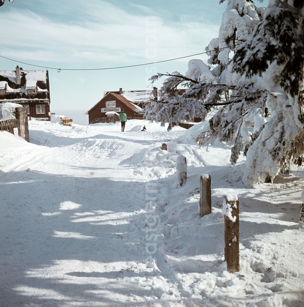 GDR image archive: Friedrichroda - Winter holiday in the popular resort of Friedrichroda in the Thuringian Forest, Thuringia in the area of the former GDR, German Democratic Republic