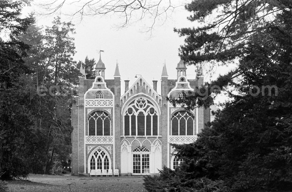 GDR photo archive: Oranienbaum-Wörlitz - Gothic house in Woerlitz Park in Oranienbaum-Woerlitz, Saxony-Anhalt in the territory of the former GDR, German Democratic Republic