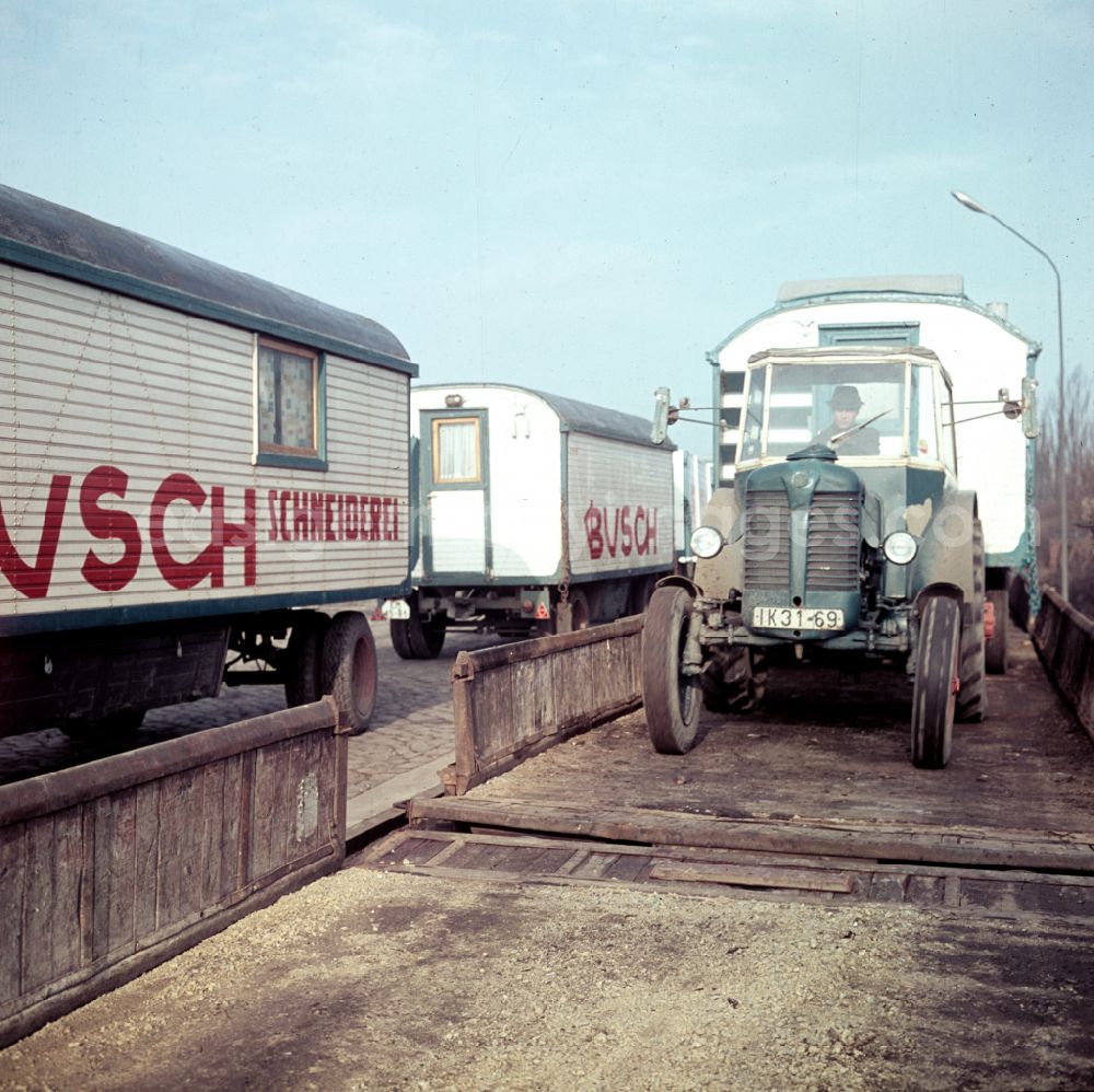 GDR image archive: Berlin - Tent erection by employees of Circus Busch in Berlin East Berlin in the territory of the former GDR, German Democratic Republic