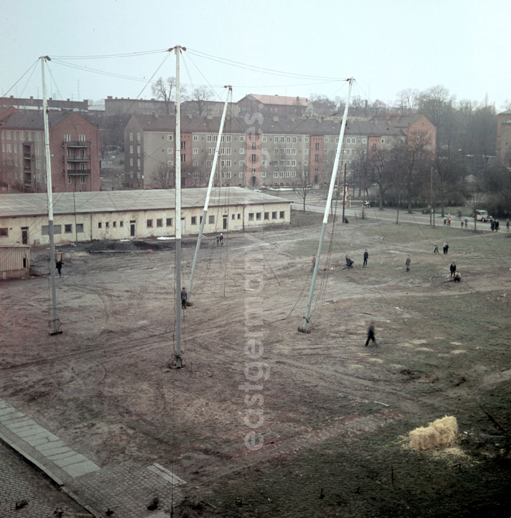 GDR photo archive: Berlin - Construction work on the circus tent of the Circus Busch in East Berlin in the territory of the former GDR, German Democratic Republic